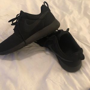 Nike Women's Roshe One Size 8.5